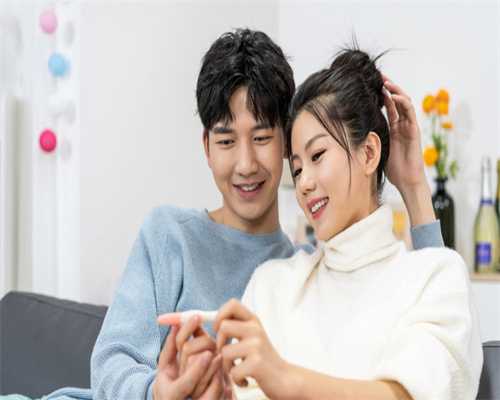 取卵一周后出现褐色分泌物是来月经了吗？